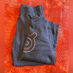 Peloton women’s sweatshirt (medium) and sweats (medium) set, dark gray